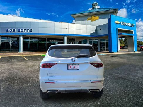 Used 2023 Buick Enclave Essence w/ Experience Buick Package FWD image 4