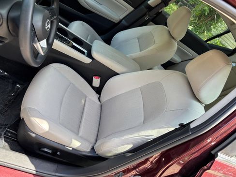 Used 2025 Nissan Altima 2.5 SV FWD image 36