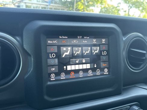 Used 2022 Jeep Gladiator Sport AWD/4WD image 13