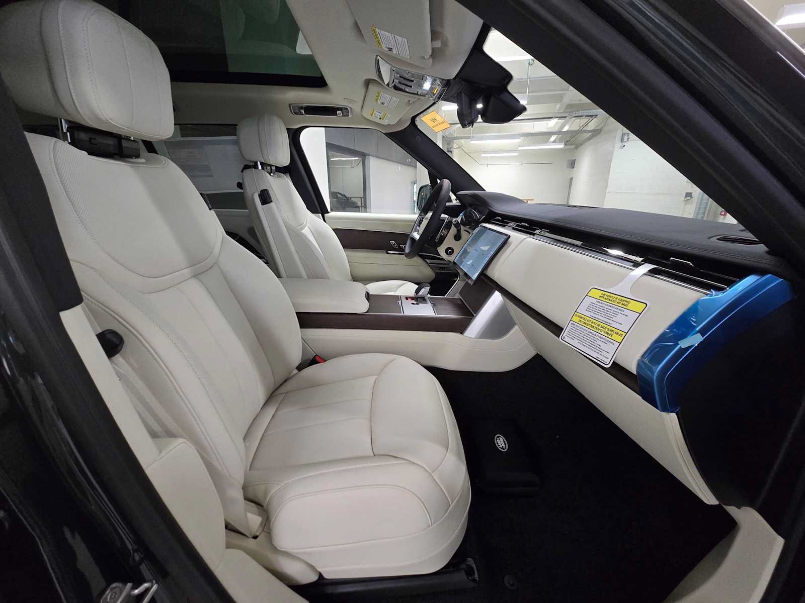 New 2026 Land Rover Range Rover SE AWD/4WD image 11