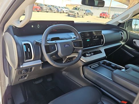 Used 2025 Ford Expedition Active image 13
