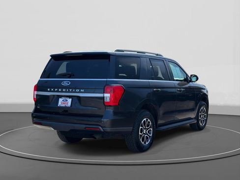 Used 2024 Ford Expedition XLT RWD image 5