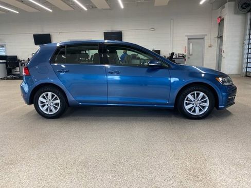 Used 2019 Volkswagen Golf S image 4