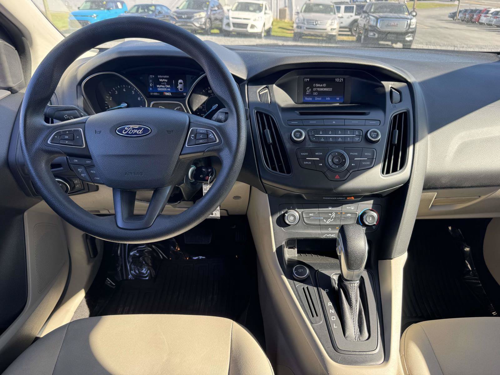 Used 2017 Ford Focus SE w/ Interior Protection Package FWD image 2