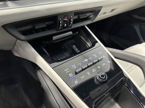 New 2026 Porsche Cayenne Coupe AWD/4WD image 32