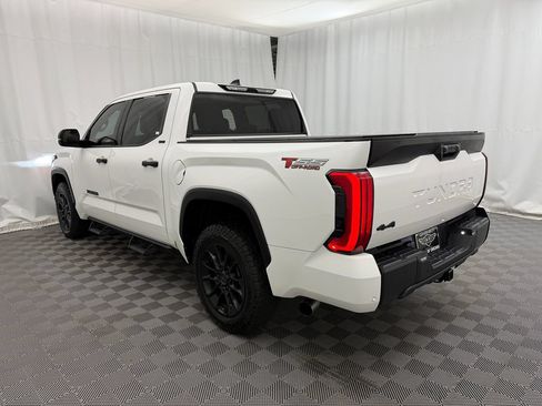 Used 2022 Toyota Tundra SR5 w/ SR5 Convenience Package AWD/4WD image 9