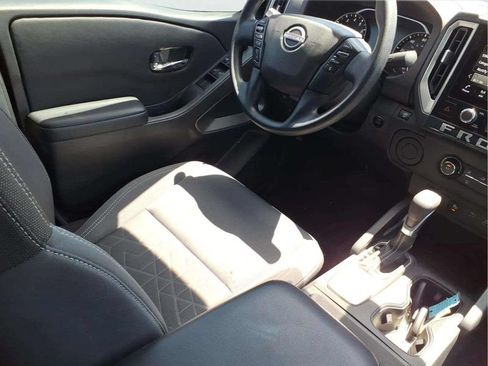 Used 2026 Nissan Frontier SV RWD image 9