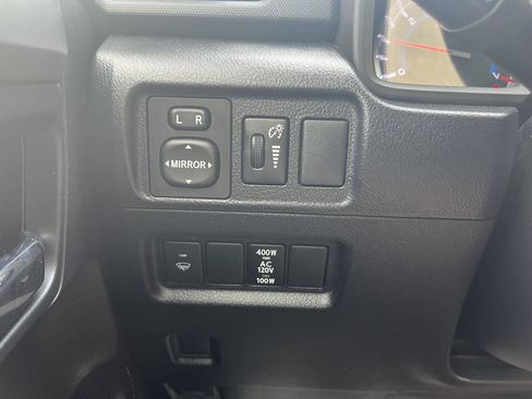 Used 2018 Toyota 4Runner SR5 AWD/4WD image 22