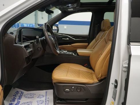 Used 2022 Cadillac Escalade ESV Premium Luxury image 15
