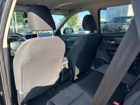 Used 2025 Nissan Rogue SV FWD image 16