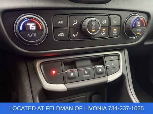 Used 2024 GMC Terrain SLT image 17