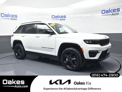 Used 2023 Jeep Grand Cherokee Limited w/ Black Appearance Package AWD/4WD image 1