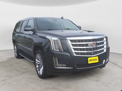 Used 2020 Cadillac Escalade ESV Premium Luxury w/ LPO, Radiant Package AWD/4WD image 3