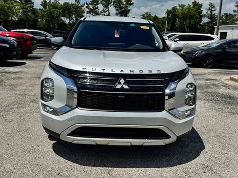 Used 2023 Mitsubishi Outlander SE FWD image 2