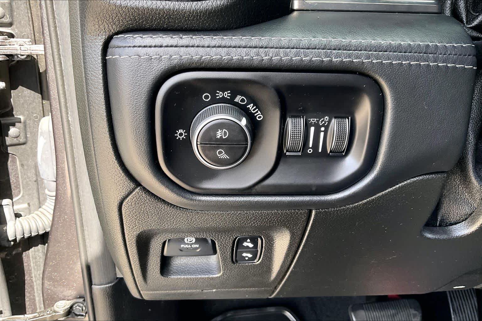 Used 2019 RAM 1500 Limited AWD/4WD image 14