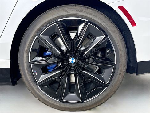New 2026 BMW i7 xDrive60 image 32