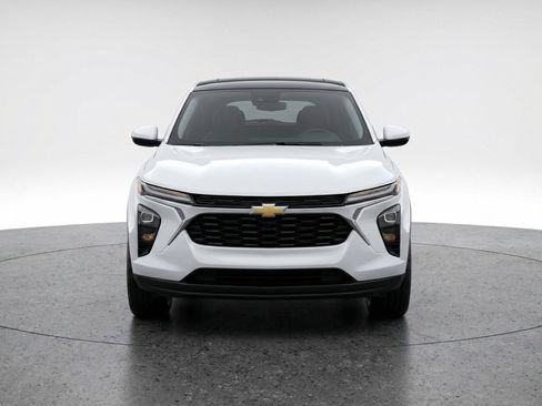 Used 2025 Chevrolet TrailBlazer LT FWD image 2