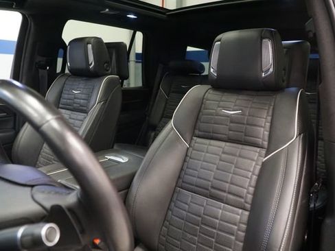 Used 2023 Cadillac Escalade Sport Platinum w/ LPO, ONYX Package AWD/4WD image 18