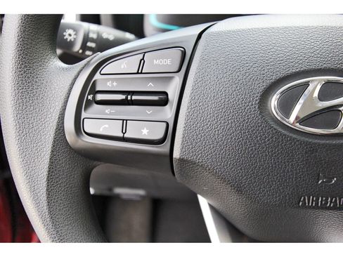 Used 2024 Hyundai Venue SE FWD image 19