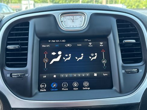 Used 2022 Chrysler 300 Touring w/ Sport Appearance Package RWD image 11