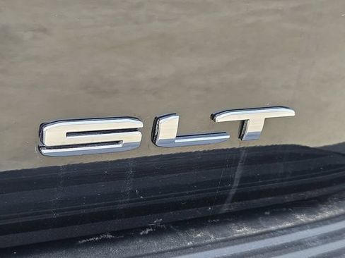 Used 2023 GMC Yukon SLT w/ SLT Premium Package AWD/4WD image 9