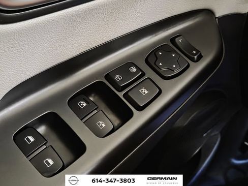 Used 2023 Hyundai Kona Limited AWD/4WD image 26
