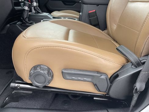 Used 2020 Jeep Wrangler Unlimited Sahara AWD/4WD image 22