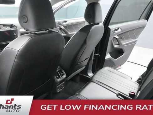 Used 2024 Volkswagen Tiguan SE FWD image 23