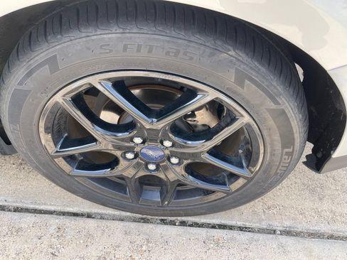 Used 2016 Ford Focus SE w/ Equipment Group 201A FWD image 16