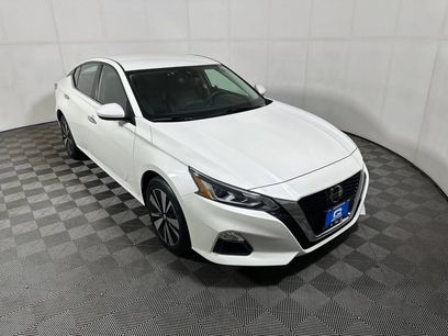 Used 2022 Nissan Altima 2.5 SV