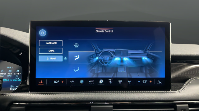 Used 2025 Lincoln Corsair Grand Touring AWD/4WD image 18