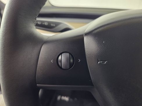 Used 2023 Tesla Model 3 Standard Range image 19