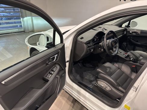 Used 2025 Porsche Macan GTS image 12