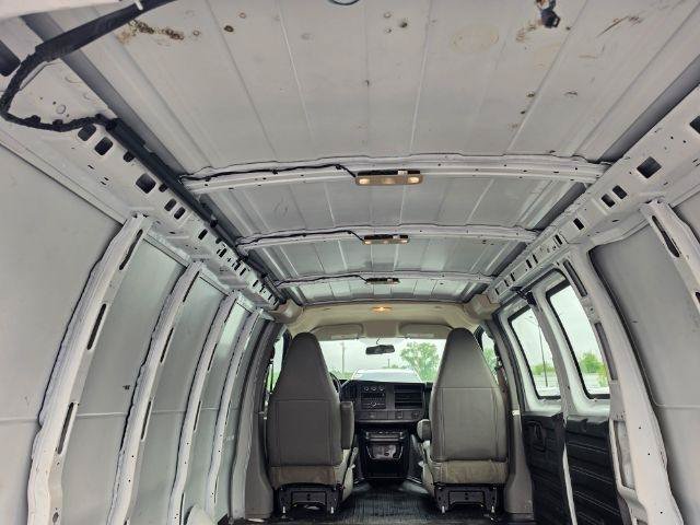 Used 2017 Chevrolet Express 2500 RWD image 36