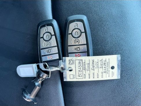 Used 2022 Ford Explorer XLT w/ Equipment Group 202A AWD/4WD image 34