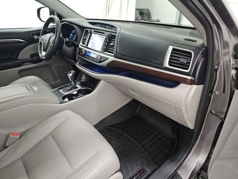 Used 2014 Toyota Highlander Limited image 41