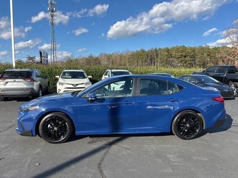 Used 2025 Toyota Camry SE image 8