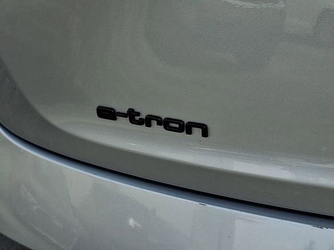 Used 2023 Audi e-tron Premium w/ Convenience Plus Package AWD/4WD image 31