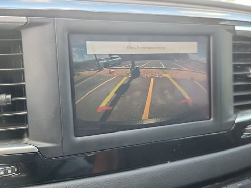 Used 2022 Chrysler Voyager LX image 25