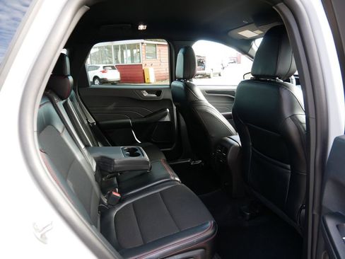 Certified 2025 Ford Escape ST-Line AWD/4WD image 9
