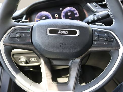 Used 2023 Jeep Grand Cherokee Limited w/ Luxury Tech Group II RWD image 22