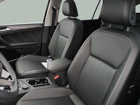 Used 2022 Volkswagen Tiguan SE image 23