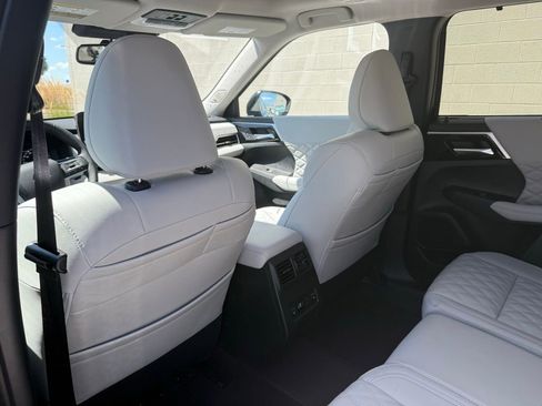 New 2025 Mitsubishi Outlander SEL image 22