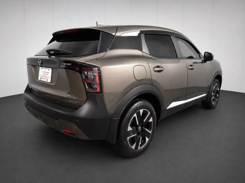 Certified 2025 Nissan Kicks SV AWD/4WD image 4