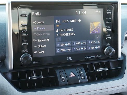 Used 2021 Toyota RAV4 XLE Premium image 33