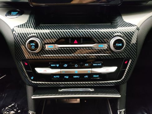 Used 2022 Ford Explorer XLT w/ Equipment Group 202A image 23