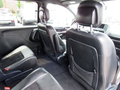 Used 2015 Dodge Grand Caravan SXT FWD image 33