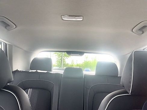 Used 2025 Hyundai Venue Limited image 24