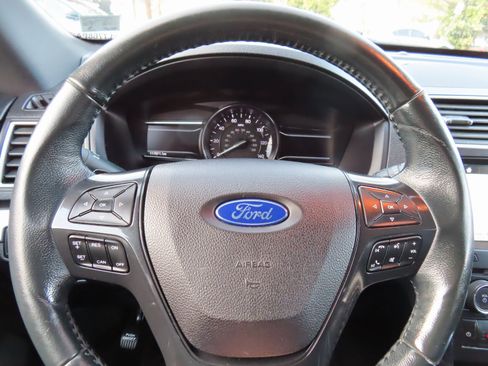 Used 2017 Ford Explorer XLT w/ Equipment Group 202A image 17