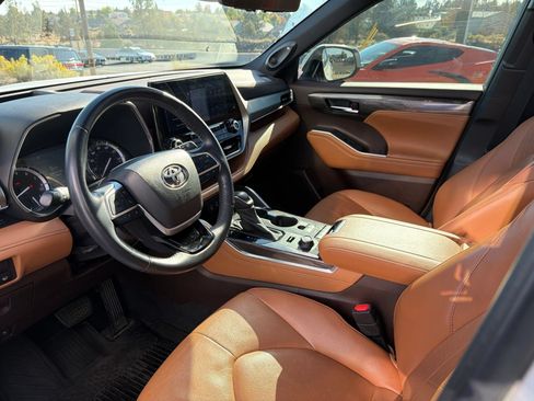 Used 2022 Toyota Highlander Platinum AWD/4WD image 20